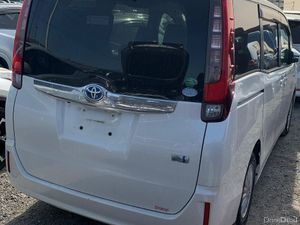 2014 Toyota Noah 1.8 Hybrid 7 SEATER - Image 3