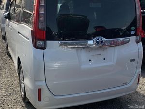 2014 Toyota Noah 1.8 Hybrid 7 SEATER - Image 4