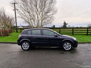 Opel Astra 1.4 petrol ( NCT and TAX ) !! - Image 4