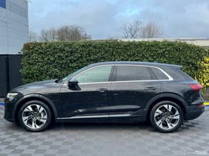 Audi Q8 E-TRON SPORT 55 QUATTRO // APPLE CARPLAY/A - Image 3