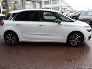 2.0HDI SHINE EDITION 5DR ESTATE AUTOMATIC // 1 OWN - Image 3
