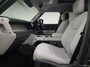 Land Rover Defender Diesel Estate X-Dynamic HSE - Image 4