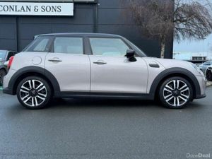 Mini Cooper 5-Door Cooper Exclusive - Image 2