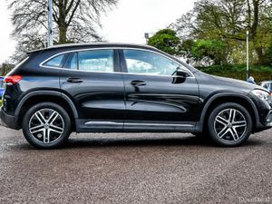 Mercedes-Benz GLA 180d Progressive Automatic - Image 4