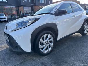 2022 Toyota Aygo X  1.0 VVT-I x-play Smartphone - Image 2