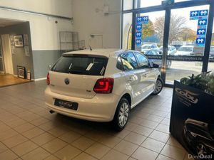 Volkswagen Polo 1.2 5DR Auto Volkswagen Polo. 1 Ow - Image 3