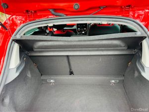 Renault Clio / AUTO / LOW KMS - Image 4