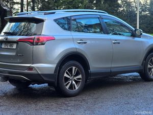 2017 Toyota RAV4 2.0 D4D Luna Sport - Image 4