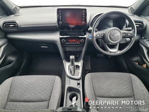 Toyota Yaris Cross 1.5 Hybrid  Luna Sport auto - Image 2