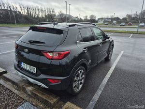 KIA STONIC 1.4 PETROL LOW KM - Image 3
