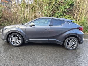 TOYOTA C-HR / 2023 / 1.8 HYBRID / AUTOMATIC - Image 2