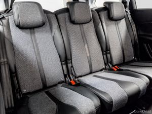 Peugeot 5008 Allure 1.5 Diesel 130HP - 7 Seats - Image 4