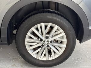 Volkswagen T-Roc DESIGN 1.0 TSI MANUAL**MULTIFUNCT - Image 4