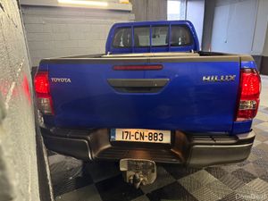 171 Toyota Hilux 2.3D4D 4 Seat Crew Cab  High Spec - Image 4