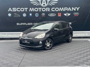 Toyota Aqua Hybrid - Image 2