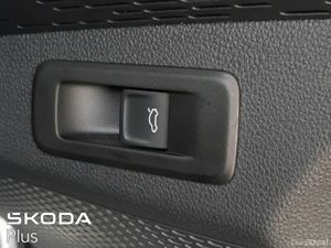 Skoda Octavia **SPORTLINE**HIGH SPECS** - Image 4