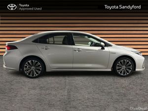 Toyota Corolla LUNA SPORT SALOON // HEATED SEATS / - Image 3