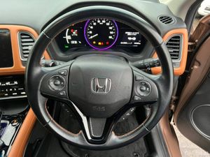 Honda Vezel 1.5 HYBRID -HALF LEATHER HEATED SEATS - Image 4