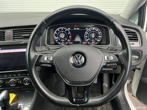Volkswagen Golf VARIANT 2.0 TDI ** HUGE SPEC ** // - Image 4