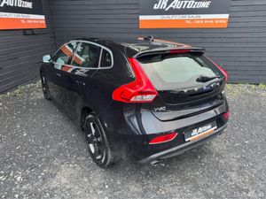 Volvo V40 1.6 T4 AUTO - Image 4