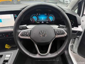 Volkswagen Golf 1.0 eTSI // APPLE CARPLAY/ANDROID - Image 4