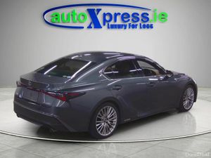 Lexus IS Panoramic Sunroof VERSION L - Image 3