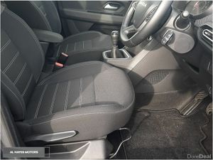 Dacia Jogger **TINY MILEAGE**7 SEATER**1.0 110 EXP - Image 4