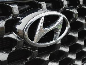 Hyundai Santa Fe 1.6 PHEV 4WD Executive Plus Auto - Image 3