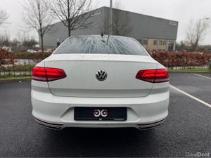 Volkswagen Passat 2.0 TDI R-LINE AUTO*FULL SERVICE - Image 4