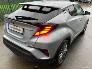Toyota C-HR 231 D HYBRID SOL  AUTO HIGH SPEC! - Image 4