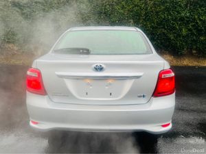 Toyota Corolla APPLE CARPLAY // REVERSE CAM // SAT - Image 4