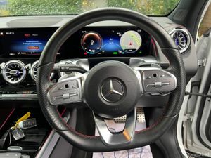 Mercedes-Benz EQB 4MATIC AMG-LINE PREMIUM 7-SEATER - Image 4