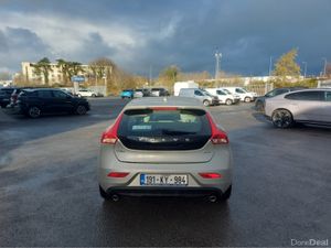 Volvo V40 D3 MOMENTUM ED 5DR - Image 4
