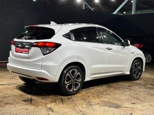 Honda Vezel HYBRID 1.5L AUTOMATIC - Image 4