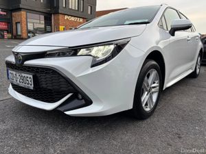 2022 Toyota Corolla 1.8 Hybrid Luna Saloon - Image 2