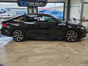 21 SKODA OCTAVIA STYLE 1.4 PETROL PLUG HYBRID - Image 3