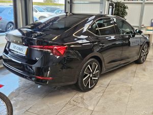 21 SKODA OCTAVIA STYLE 1.4 PETROL PLUG HYBRID - Image 2