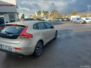 Volvo V40 D3 MOMENTUM ED 5DR - Image 3
