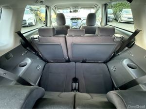 Toyota Prius 141 // 7 SEATER - Image 4