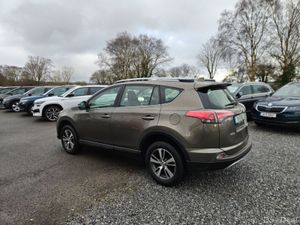 Toyota RAV4 2.0 D4D Luna Sport 4DR - Image 3