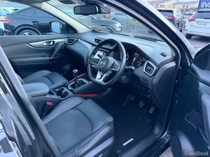 Facelift model - panoramic roof - Top spec - Image 4