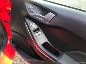 191 Ford Fiesta 1.1 Zetec - Image 3