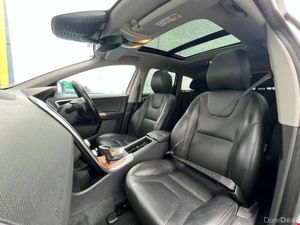 Volvo XC60 D4 CLASSIC 2.0 D // OPENING PAN ROOF // - Image 2