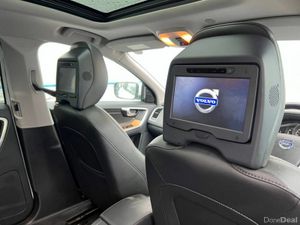 Volvo XC60 D4 CLASSIC 2.0 D // OPENING PAN ROOF // - Image 4