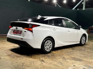 Toyota Prius HYBRID 1.8L AUTOMATIC - REVERSE CAMER - Image 4