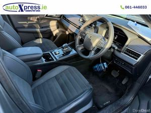 Mitsubishi Outlander PHEV 4WD BLACK EDITION, Low m - Image 2