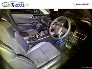 Mitsubishi Outlander PHEV 4WD G , Reversing camera - Image 2