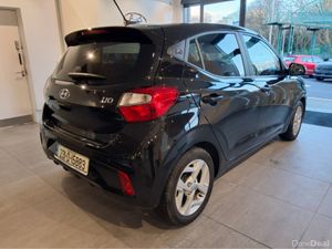 Hyundai i10 DELUXE - Only 16,000 Km - - Image 2