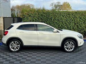 Mercedes-Benz GLA GLA180 1.6 AUTO // PANORAMIC SUN - Image 4