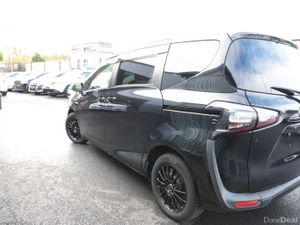 TOYOTA SIENTA 2017 BLACK HYBRID 7 SEATER - Image 3